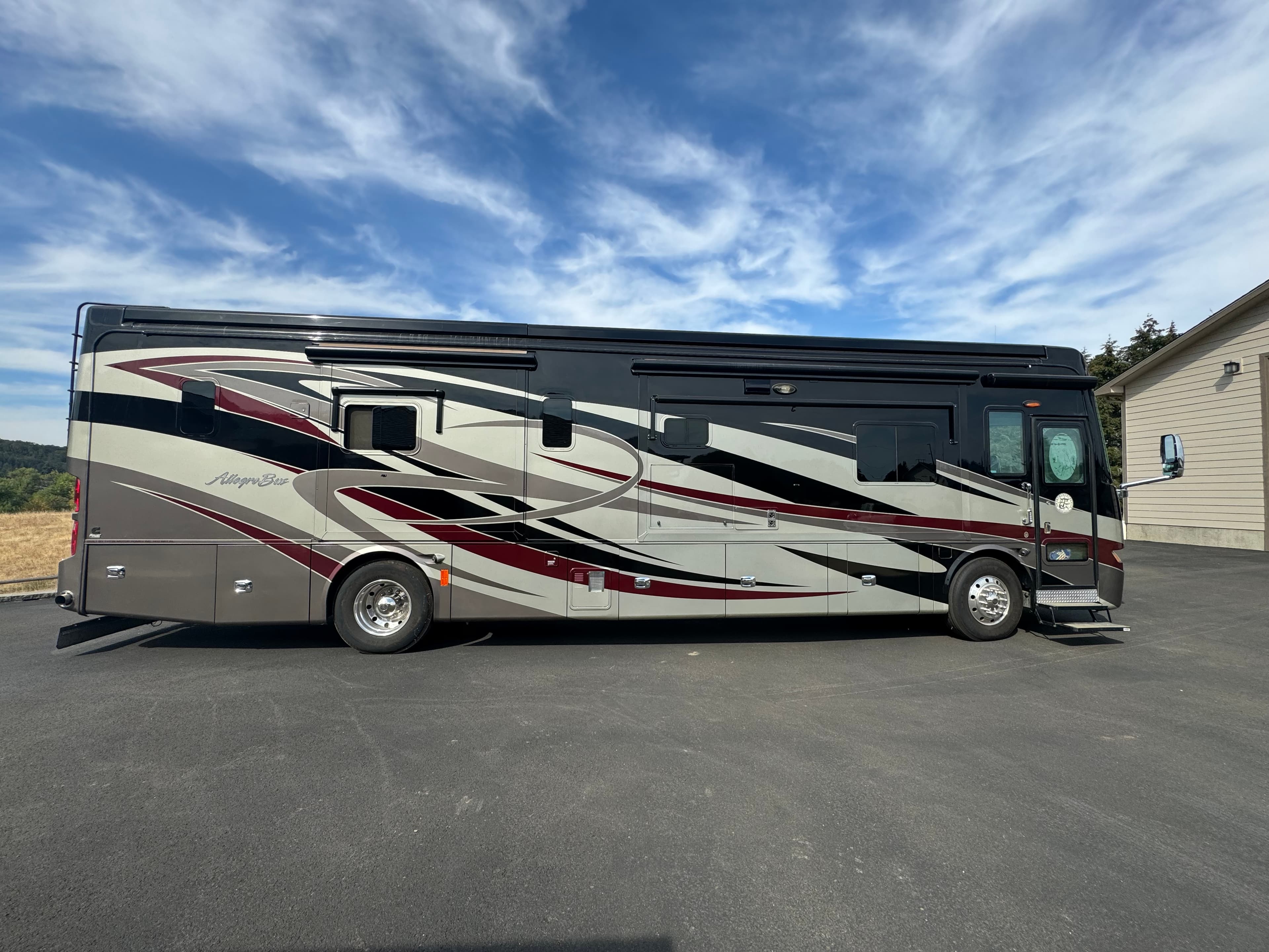 2013 Tiffin Allegro 40ft Class A Bus 40 QBP