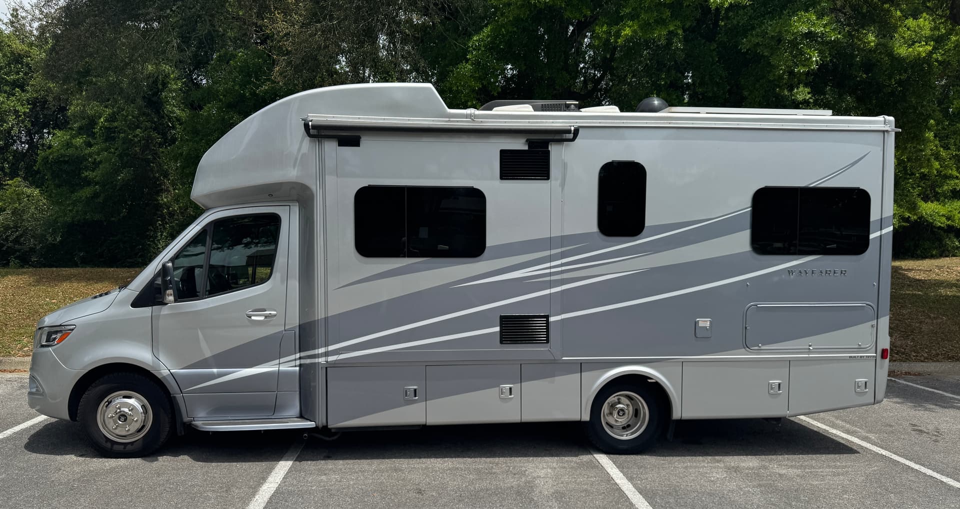 Excellent 2023 Tiffin Wayfarer 25TW