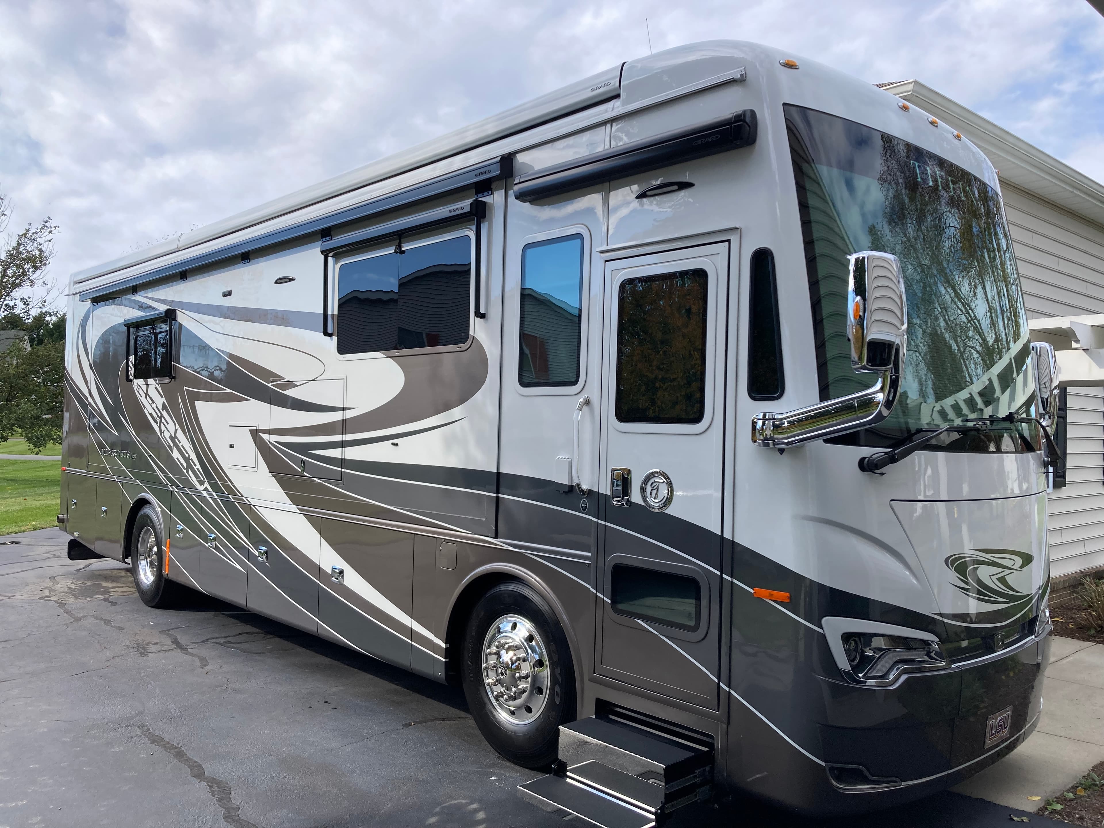 2020 35CP Allegro Bus