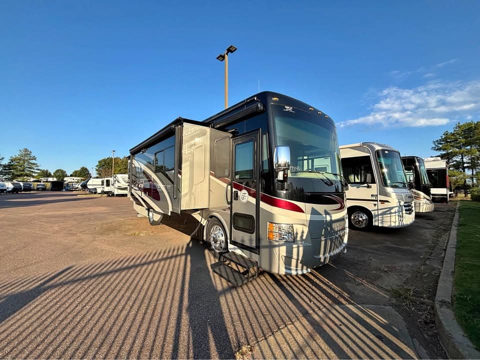 2016 Tiffin Allegro Red 33 AA