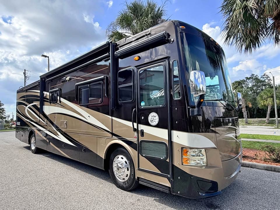2013 Tiffin Motorhomes Allegro Red