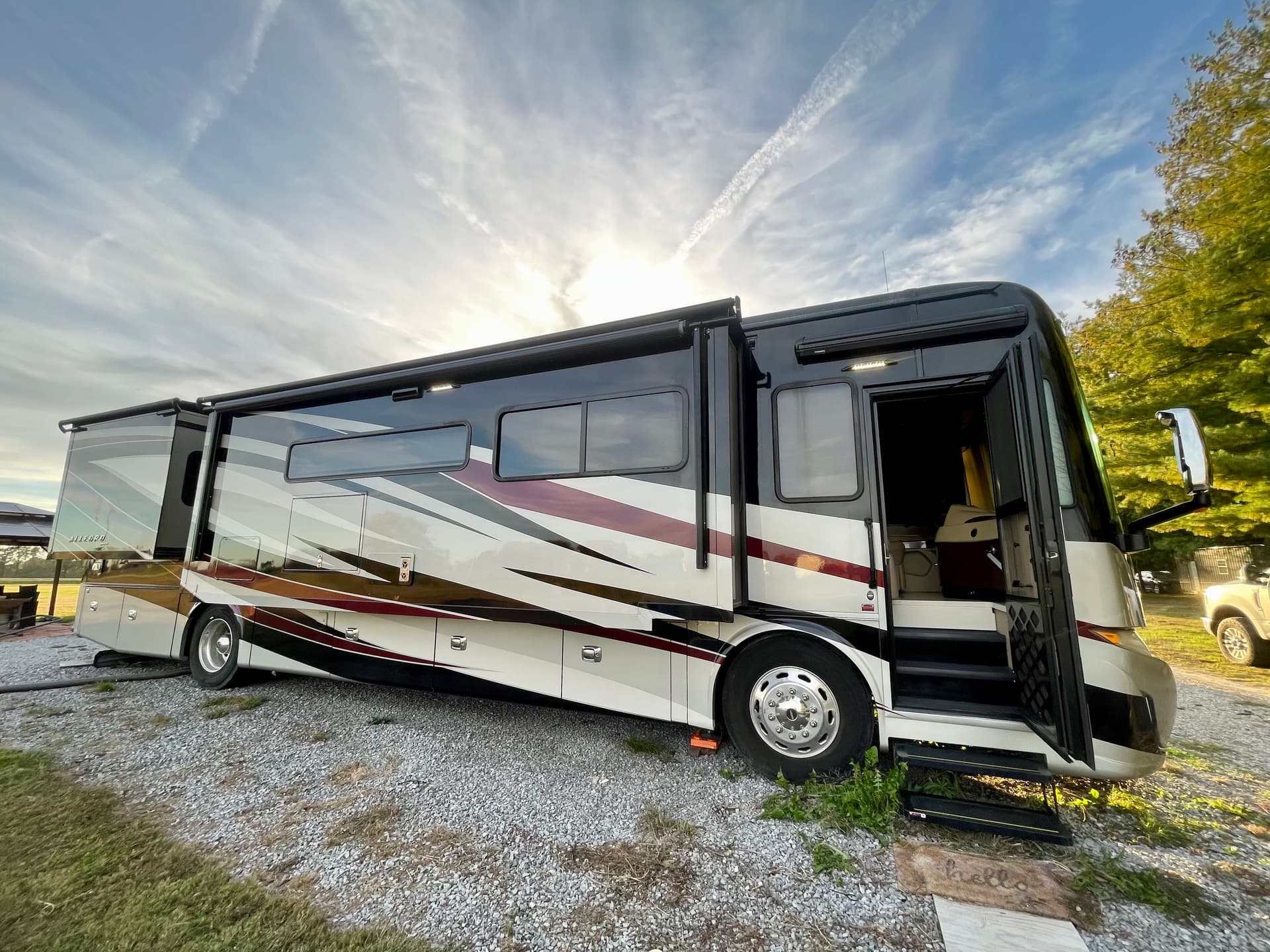 2019 Tiffin Alegro Red 37PA