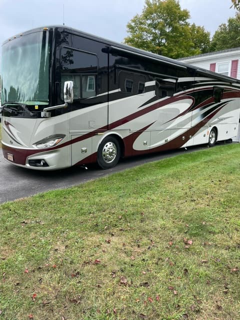 2017 Tiffin Phaeton 40AH